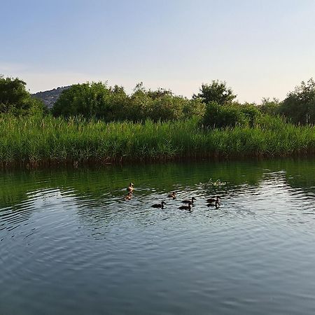 Apartmani Mostina Near River Плоче Екстер'єр фото