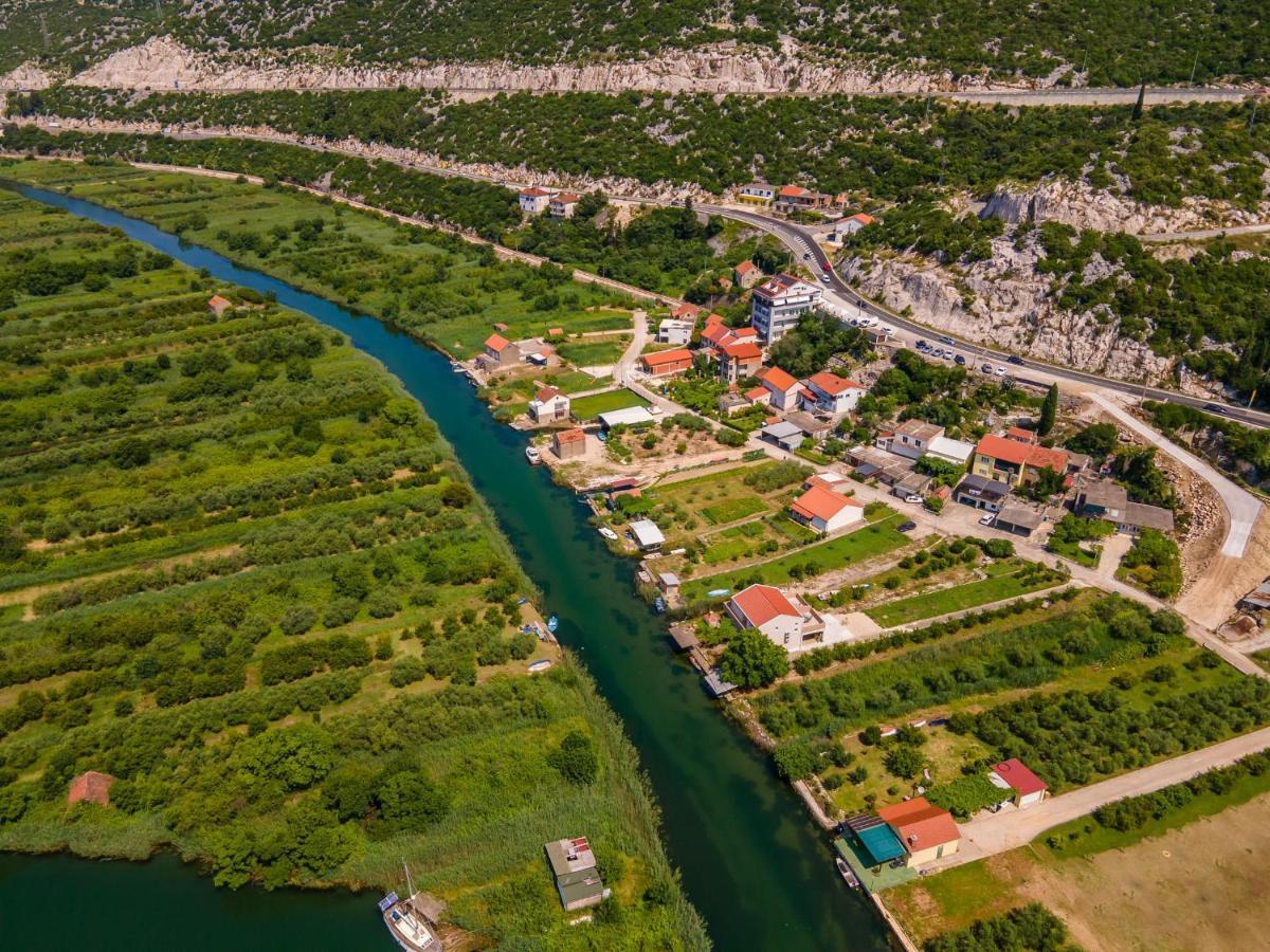 Apartmani Mostina Near River Плоче Екстер'єр фото